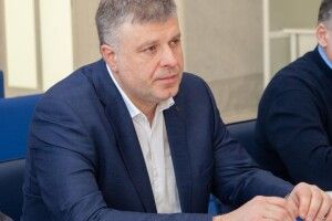 Головний митник Волині пише наукові праці та воліє збергіати гроші готівкою