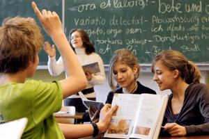 У Міносвіти розказали, як отримати документи про освіту школярам, які опинились за кордоном
