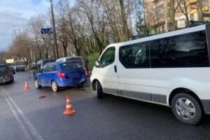 У Рівному зіткнулись чотири автівки
