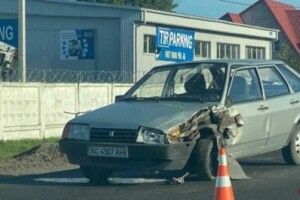 У Луцьку – ДТП: у легковика розбите лобове скло (Фото)