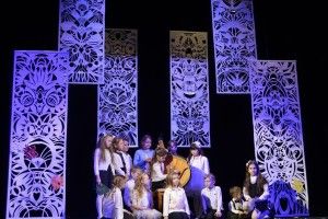 «Осіння верстка» поезій Віктора Лазарука» звучала на сцені театру ляльок (Фото)