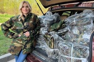 Не минув і перший скандал: Ірина Федишин зіпсувала каски, які мала передати військовим (Відео)