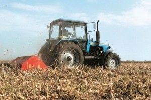 Біля Маріуполя під час збору врожаю підірвався трактор