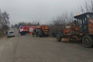 Екстрені служби Рівненщини вчилися рятувати людей та автомобілі із заметів без снігу