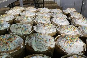 Перед Великоднем сільська громада на Волині передала 150 пасхальних пакетів для тих, хто опинився в скруті