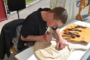 У Луцьку на фестивалі робітничих професій студенти демонстрували свої вироби й таланти (Фото)