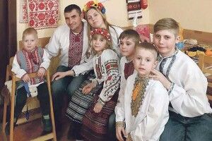 Подружжю з Волині, яке повінчалося на Хрещатику під час Помаранчевої революції, Бог подарував шестеро дітей