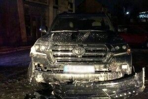 У Рівному п'яний водій на джипі влетів у магазин (Фото)