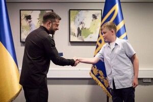 Хлопчина з Данії був шокований, коли побачив у кімнаті… Зеленського