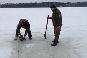На водоймах Волині облаштували понад сотню лунок для запобігання задусі риби