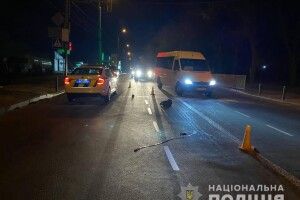 Перебігав на червоне світло: у Рівному на переході авто збило чоловіка