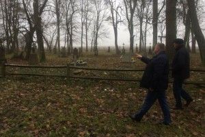 Голову Шацької РДА бачили на польському кладовищі