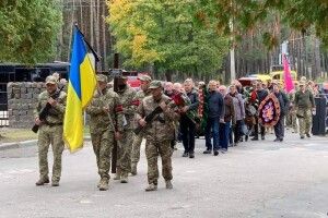 Більше 20 років служив на Волині: у Сумах попрощалися із полеглим за Україну Героєм (Фото)