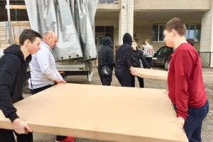 Мер волинського міста похвалився крутими покупками для школярів (Фото)