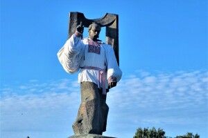 У Ковелі пам’ятник Тарасу Шевченку одягли у вишиванку