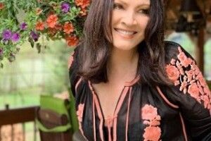 Софія Ротару порадувала шанувальників весняною фотосесією