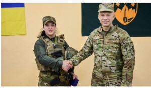 Головнокомандувач ЗСУ Сирський відзначив військову з Волині