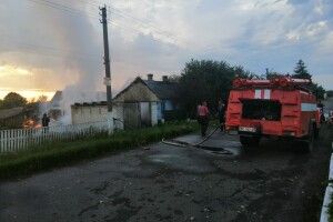 Сьогодні вдосвіта житель Мирного позбувся гаража та автівки (фото)