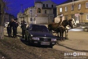 У Шепетівці рецидивіст-розбійник викрав кінну підводу і протаранив «Audi»