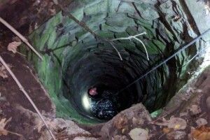 Жінка на Донеччині вночі впала у колодязь