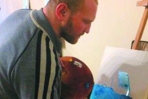 «Двічі ламав руку на рингу, тепер нею малюю»