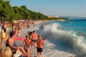 На відпочинок до Європи замість сиріт відправили дітей мажорів