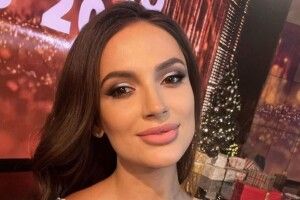 Оголена фіналістка «Холостяка» звабливо позувала у ванні (Фото)
