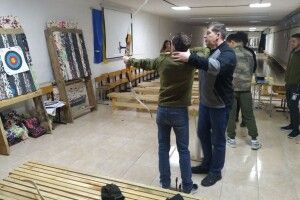 Терапія стрільбою з лука: «Луцькі соколи» тренують поранених військових