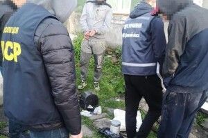 Організував наркобізнес «кримінальний авторитет»: на Волині затримали учасників злочинного угруповання (Фото)