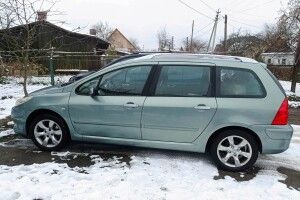 Мешканці Любешівщини передали автомобіль для військових