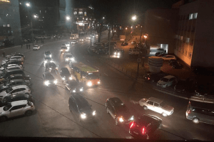 У Луцьку тролейбус не поділив дорогу з BMW (Фото, відео)