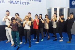Мистецтво ніндзя: поліція і медики навчають лучанок прийомам самозахисту (Фото)