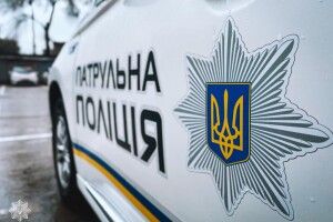  «На автозаправці чоловік стікає кров’ю», — Луцькі патрульні отримали виклик (Відео)