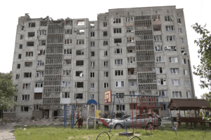 Частина пошкодженого ракетою будинку в Луцьку піде під знесення