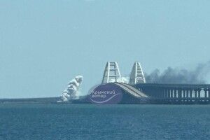 Вибухи в Криму:  Керченський міст затягнуло димом