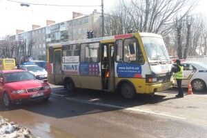Контролювати кількість людей у громадському транспорті будуть водій і правоохоронці