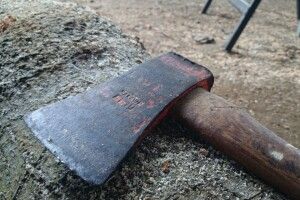 Увірвався у хату з сокирою: волинянина судитимуть за розбій