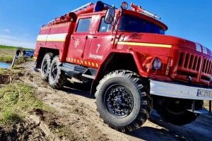 Володимирські рятувальники визволяли вантажівку з пастки