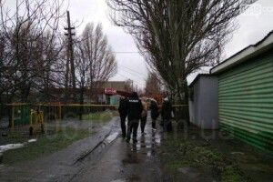 На Запоріжжі молодий чоловік убив дружину, після чого відрізав собі голову циркуляркою…