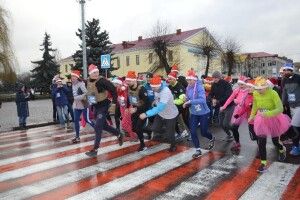 Учора Ковелем пробігли Миколаї (Фото) 