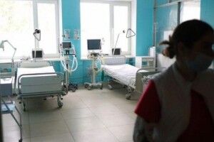 Практично всі лікарі інфекційної лікарні захворіли на COVID-19