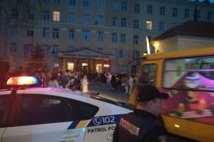 Поліція затримала особу, яка «замінувала» обласну лікарню (Фото)