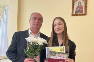 На Волині в Горохові викладачі зворушливо привітали випускників із вступом до музичних закладів (Фото)