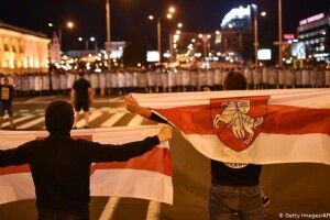 У Мінську продовжують затримувати опозиційних лідерів