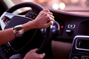 Водійка промчала на великій швидкості і пошкодила авто лучанина 