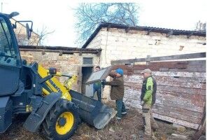 У Луцьку знесли занедбані споруди (Фото)