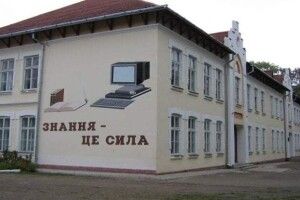 У навчальному закладі колишній учень побив шкільного психолога
