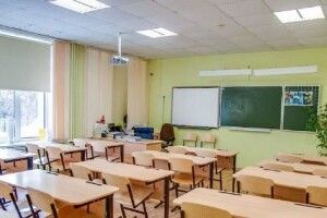 Школярі волинського міста переходять на дистанційне навчання