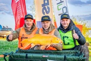 Волинські рибалки зловили гіганта на 17 кг та вибороли срібло Кубка України