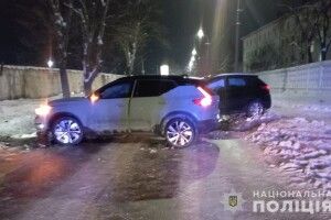 У Луцьку Hyundai IX35 зіткнувся з електрокаром Volvo XC40 (Фото)